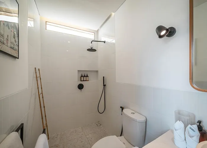 Loom - Contemporary 2br With Pool In Vibrant